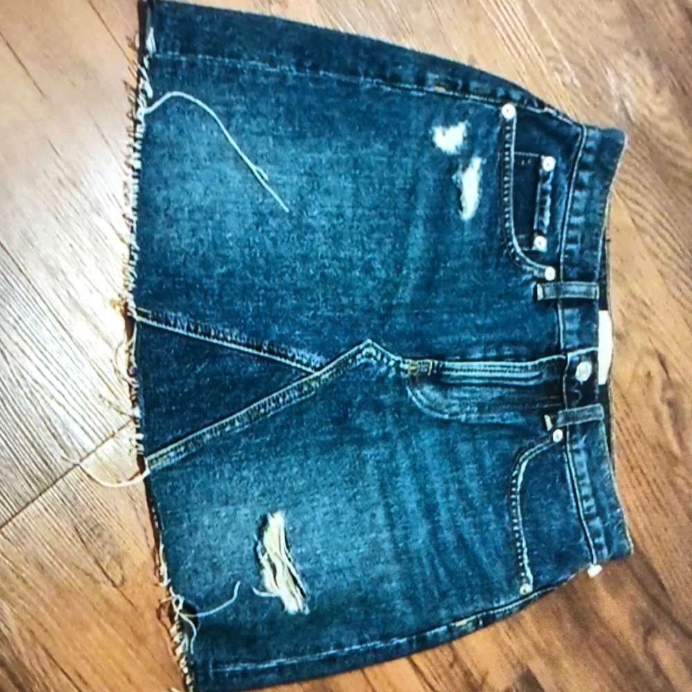 Everlane blue mid wash lightly distressed cowgirl cut jean